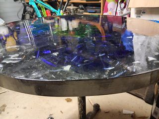 Mesa de bar redonda metal, madera y resina