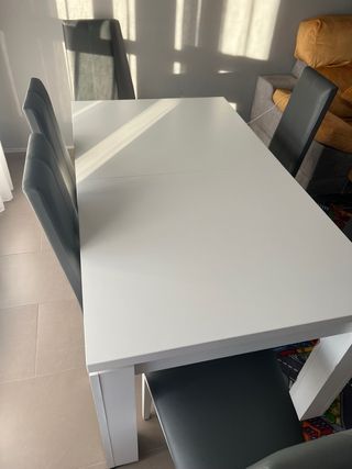 Mesa de comedor blanca extensible