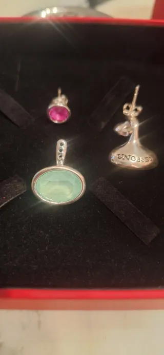 Pendientes Uno de 50 Verdes y Rosas