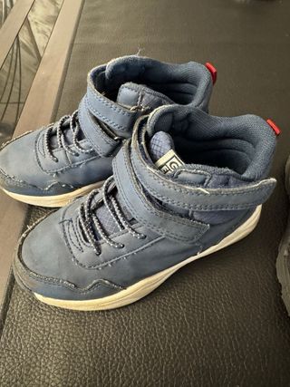 Confezione di scarpe sportive per bambini + REGALO