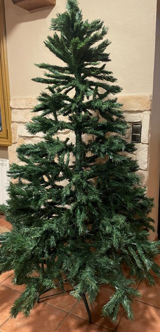 Árbol de Navidad Artificial Verde. Mide 2'10.