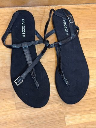 Sandalias Divided