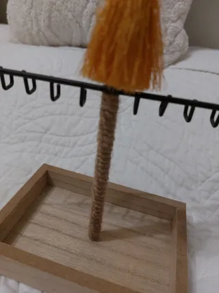 Joyero Triángulo Negro con Base Madera