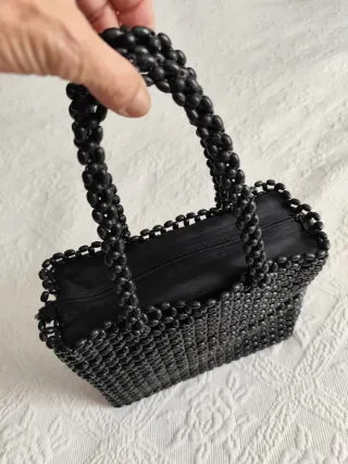 Bolso Wallis negro semillas entrelazadas.
