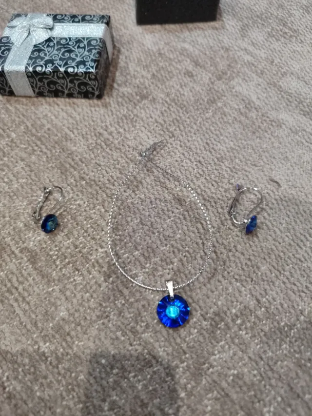 Colgante y Pendientes con piedras tipo Swarovski