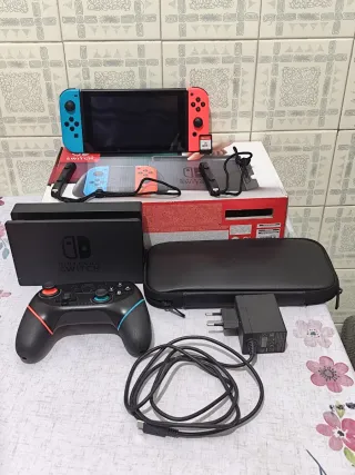 Nintendo Switch 32GB con scatola e accessori