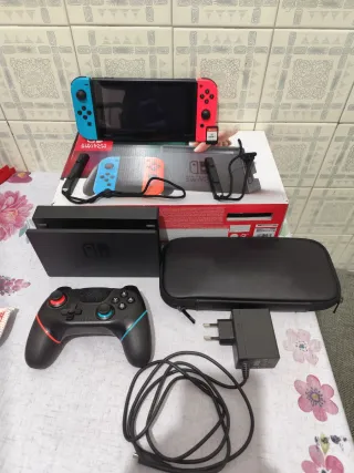 Nintendo Switch 32GB con scatola e accessori