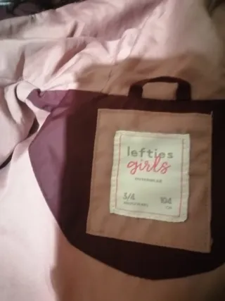 Chaqueta acolchada granate con gorro