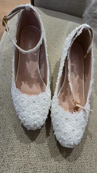 Zapatos de fiesta Crystal Queen blancos con perlas