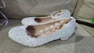 Zapatos de fiesta Crystal Queen blancos con perlas