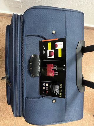 Maleta azul sin usar con etiqueta