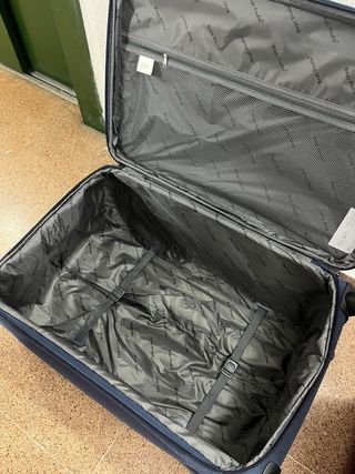 Maleta azul sin usar con etiqueta