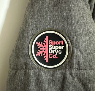 Chaqueta Superdry gris capucha mujer