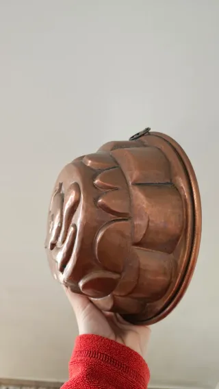 Stampo in rame antico con scoiattolo