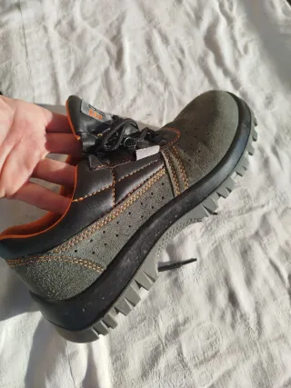 Scarpe antinfortunistiche n. 41