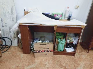 Estanterías, mesas, muebles...ESCUCHO OFERTAS