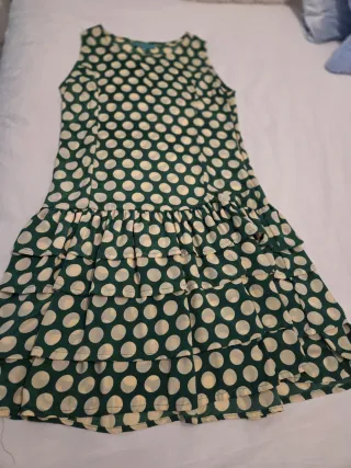 Vestido verde con lunares beige