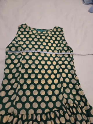 Vestido verde con lunares beige