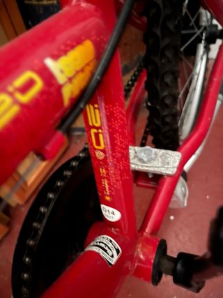 Bicicleta infantil roja