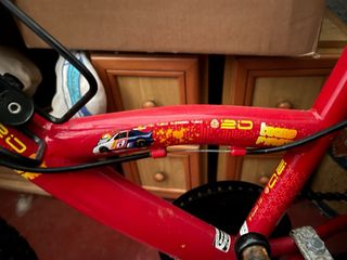 Bicicleta infantil roja