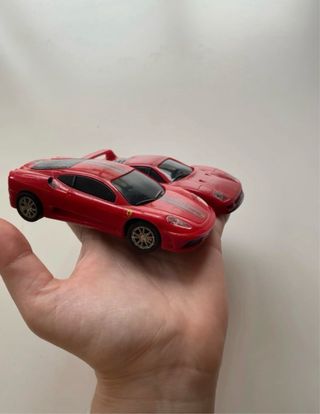 2 Coches Ferrari Rojos