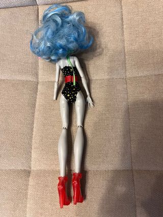 Muñeca Monster High Ghoulia Yelps Skull Island