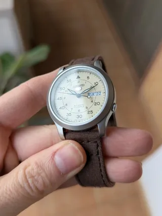 Reloj Seiko 5 Militar Beige SNK803