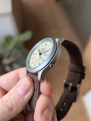 Reloj Seiko 5 Militar Beige SNK803