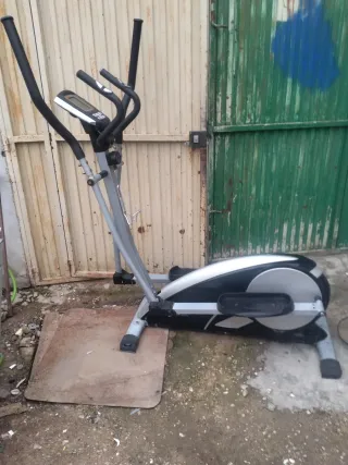 Elíptica gris y negra