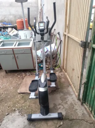 Elíptica gris y negra