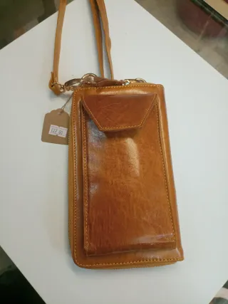 Cartera y funda móvil cuero