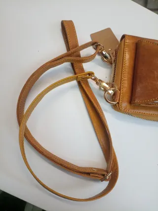 Cartera y funda móvil cuero