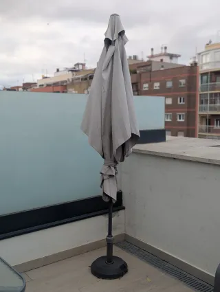Sombrilla de terraza gris