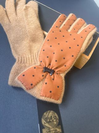 Guantes lana y piel lunares