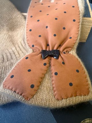 Guantes lana y piel lunares
