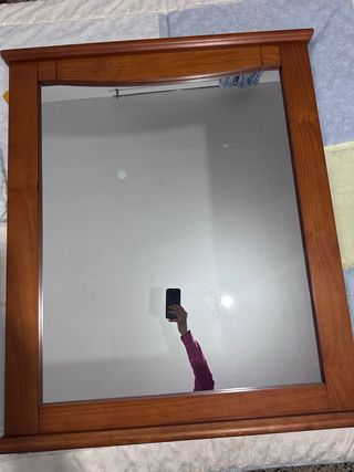 Recibidor de madera con espejo