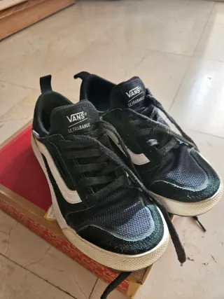 Vans Ultrarange Zapatillas Negras y Blancas
