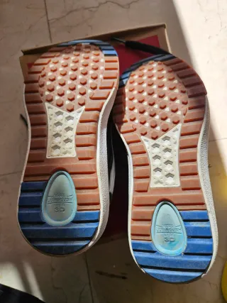 Vans Ultrarange Zapatillas Negras y Blancas