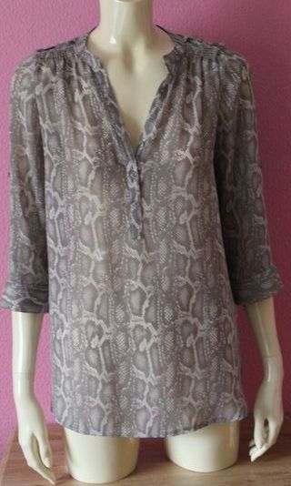 Blusa Naf Naf Animal Print Gris y Blanca