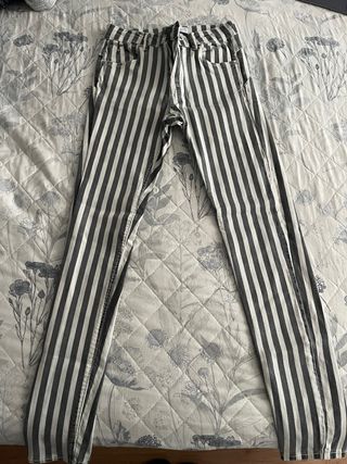 Pantalón Bershka rayas gris y blanco T.34