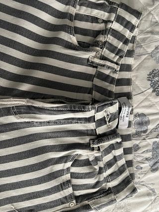Pantalón Bershka rayas gris y blanco T.34