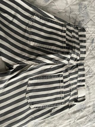 Pantalón Bershka rayas gris y blanco T.34