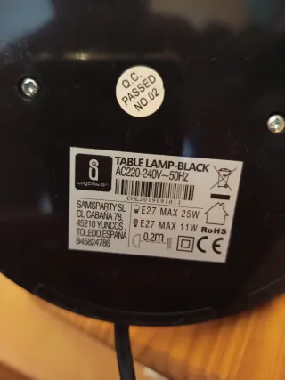 Lámpara de mesa negra metal