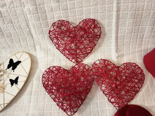 Adornos variados San Valentín, alguno artesanal.