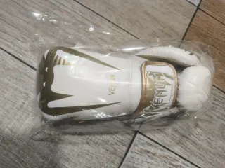 Guantes de Boxeo Venum Blancos y Dorados.8 oz