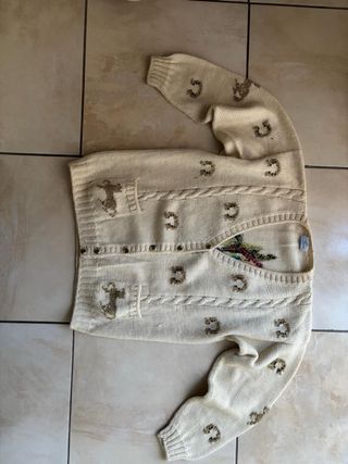 Cardigan lana beige con dettagli oro