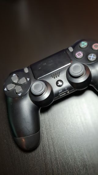 Consola PS4 Slim Nera + Controller