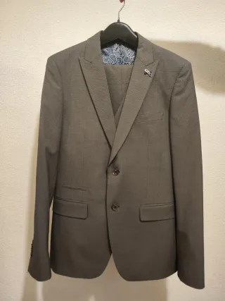 Traje de tres piezas DR&N – Talla 48 – Como nuevo