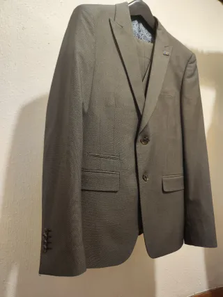 Traje de tres piezas DR&N – Talla 48 – Como nuevo