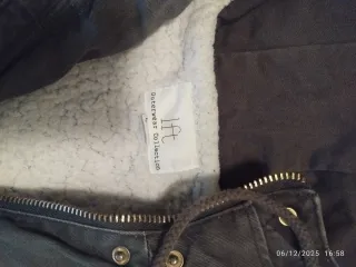 Anorak verde militar con capucha